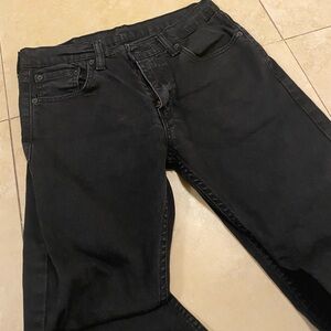 men’s black Levi’s jeans